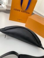 Louis Vuitton Marsupio Discovery M44336, Size:47*20*9cm - Image 3