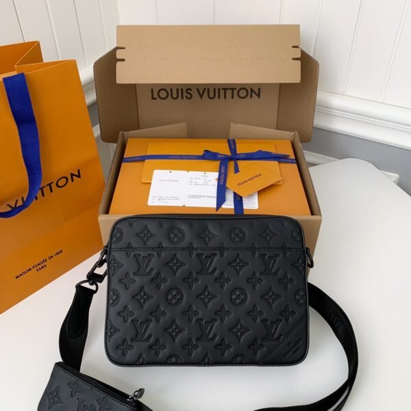 LOUIS VUITTON DUO messenger bag M69827 SIZE26*18.5*5cm