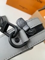 LOUIS VUITTON DUO messenger bag M46104 SIZE 26*18.5*5cm - Image 4