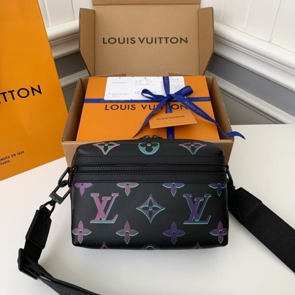 LOUIS VUITTON COMET Full Leather Messenger Bag 