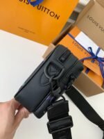 LOUIS VUITTON COMET Full Leather Messenger Bag  - Image 2