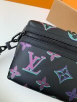 LOUIS VUITTON COMET Full Leather Messenger Bag  - Image 5
