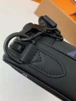 LOUIS VUITTON COMET Full Leather Messenger Bag  - Image 6