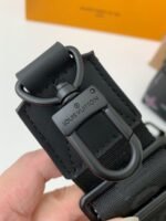 LOUIS VUITTON COMET Full Leather Messenger Bag  - Image 11