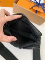 LOUIS VUITTON COMET Full Leather Messenger Bag  - Image 12