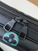 LOUIS VUITTON COMET Full Leather Messenger Bag  - Image 15