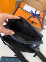 LOUIS VUITTON TRIO Full Leather Messenger Bag M46604 - Image 10