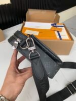 LOUIS VUITTON TRlO Full Leather Messenger Bag - Image 5