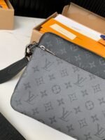 LOUIS VUITTON TRlO Full Leather Messenger Bag - Image 6