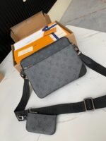 LOUIS VUITTON TRlO Full Leather Messenger Bag - Image 3