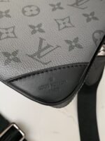 LOUIS VUITTON TRlO Full Leather Messenger Bag - Image 7