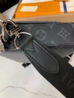 LOUIS VUITTON TRlO Full Leather Messenger Bag - Image 11