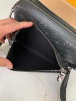 LOUIS VUITTON TRlO Full Leather Messenger Bag - Image 13