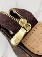 Louis Vuitton 26 Wash Bag M47542,17*9.6*3.5cm - Image 11