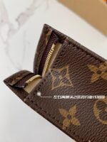 Louis Vuitton 26 Wash Bag M47542,17*9.6*3.5cm - Image 13