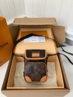 Louis Vuitton NiGo Collaboration Series Men'sAMAZONE Camera Bag N40357, Top QualitySize: 13*18*8cm