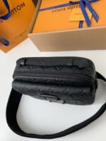 Louis Vuitton S Lock Men's Messenger bag M58489, top quality Size: 22*18*8cm - Image 3
