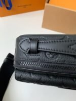 Louis Vuitton S Lock Men's Messenger bag M58489, top quality Size: 22*18*8cm - Image 5