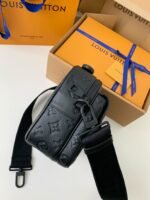 Louis Vuitton S Lock Men's Messenger bag M58489, top quality Size: 22*18*8cm - Image 7