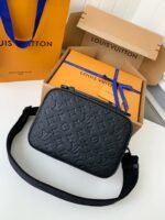 Louis Vuitton S Lock Men's Messenger bag M58489, top quality Size: 22*18*8cm - Image 10