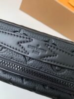 Louis Vuitton S Lock Men's Messenger bag M58489, top quality Size: 22*18*8cm - Image 11