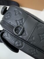 Louis Vuitton S Lock Men's Messenger bag M58489, top quality Size: 22*18*8cm - Image 14