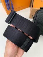 Louis Vuitton S Lock Men's Messenger bag M58489, top quality Size: 22*18*8cm - Image 16