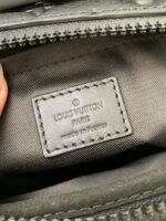 Louis Vuitton S Lock Men's Messenger bag M58489, top quality Size: 22*18*8cm - Image 18