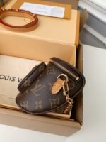 Louis Vuitton's new MINl BUMBAG vintage handbag forthe season M82335 is of top quality Size: 17*12*9.5cm - Image 6