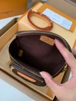 Louis Vuitton's new MINl BUMBAG vintage handbag forthe season M82335 is of top quality Size: 17*12*9.5cm - Image 7