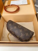 Louis Vuitton's new MINl BUMBAG vintage handbag forthe season M82335 is of top quality Size: 17*12*9.5cm - Image 9