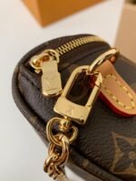 Louis Vuitton's new MINl BUMBAG vintage handbag forthe season M82335 is of top quality Size: 17*12*9.5cm - Image 11