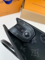 Louis Vuitton's new Sac Plat Horizontal Zippé men'sblack flower briefcase M45165Size: 31*39*8.5cm - Image 4