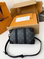 Louis Vuitton's new Sac Plat Horizontal Zippé men'sblack flower briefcase M45165Size: 22.5*14*5cm - Image 10