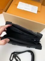 Louis Vuitton's new Sac Plat Horizontal Zippé men'sblack flower briefcase M45165Size: 22.5*14*5cm - Image 11