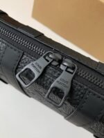 Louis Vuitton's new Sac Plat Horizontal Zippé men'sblack flower briefcase M80224Size: 22.5*14*5cm - Image 5