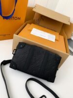 Louis Vuitton's new Sac Plat Horizontal Zippé men'sblack flower briefcase M80224Size: 22.5*14*5cm - Image 6