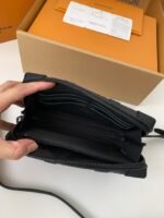 Louis Vuitton's new Sac Plat Horizontal Zippé men'sblack flower briefcase M80224Size: 22.5*14*5cm - Image 8