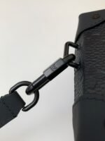 Louis Vuitton's new Sac Plat Horizontal Zippé men'sblack flower briefcase M80224Size: 22.5*14*5cm - Image 9