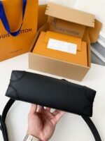 Louis Vuitton's new Sac Plat Horizontal Zippé men'sblack flower briefcase M45165Size: 25*19*8cm - Image 5