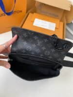Louis Vuitton's new Sac Plat Horizontal Zippé men'sblack flower briefcase M45165Size: 25*19*8cm - Image 7