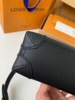 Louis Vuitton's new Sac Plat Horizontal Zippé men'sblack flower briefcase M45165Size: 25*19*8cm - Image 17