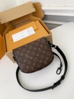 Louis Vuitton New season Montsouris SmallMessenger Bag M47060 Size: 20*17*7cm - Image 6