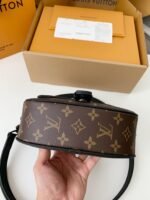 Louis Vuitton New season Montsouris SmallMessenger Bag M47060 Size: 20*17*7cm - Image 7