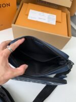 Louis Vuitton The new TRlO Postman Pack M24753 Size: 25*18.5*7cm - Image 16
