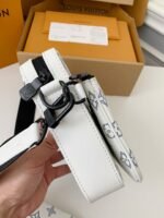 Louis Vuitton The new TRlO Postman PackM24753 Size: 25*18.5*7cm - Image 7