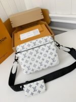 Louis Vuitton The new TRlO Postman PackM24753 Size: 25*18.5*7cm - Image 2