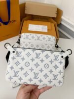 Louis Vuitton The new TRlO Postman PackM24753 Size: 25*18.5*7cm - Image 4
