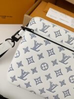 Louis Vuitton The new TRlO Postman PackM24753 Size: 25*18.5*7cm - Image 13