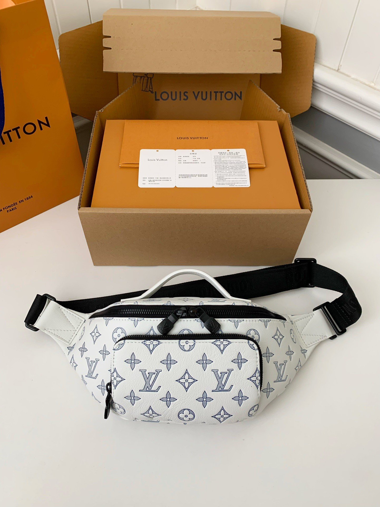 20241105_173010_6513 New Louis Vuitton RUSH waist bag M25227 Size: 30*15*8cm - Image 1